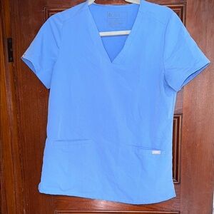 FIGS Women's Casma Three-Pocket Scrub Top in Ceil Blue